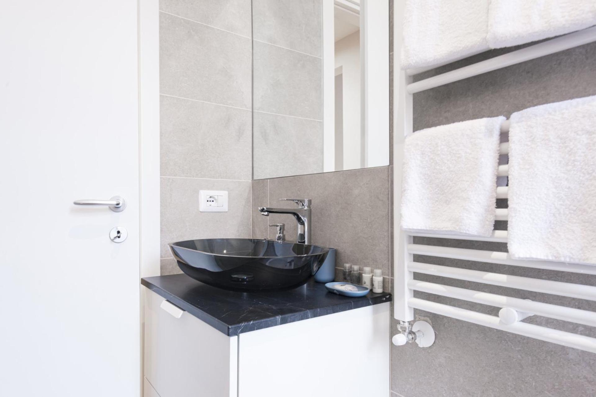Ferienwohnung Easylife - Studio Con Balcone In Risorgimento Mailand Exterior foto